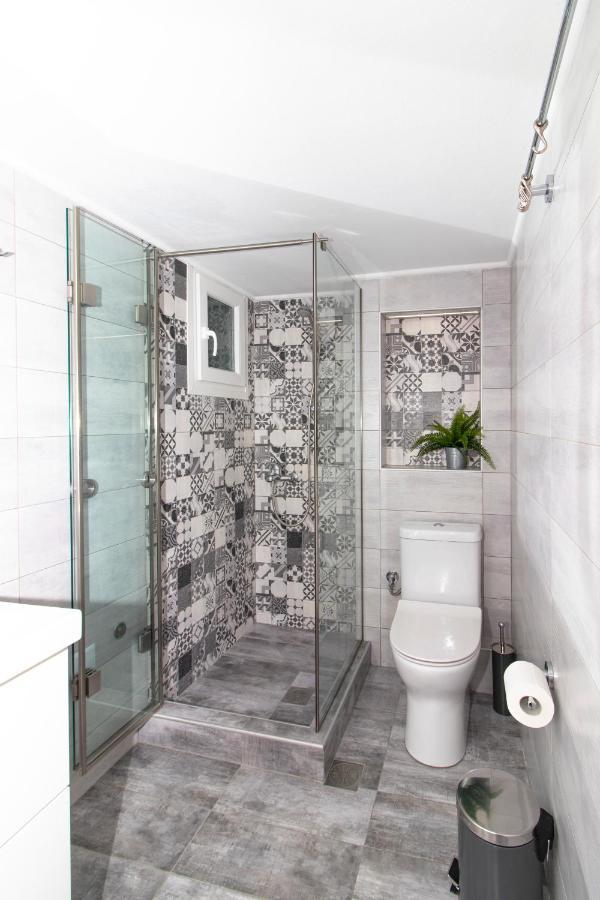Large, Sunny, Modern Apartment Fully Renovated, Next To Agia Sofia Thessaloniki Exterior foto